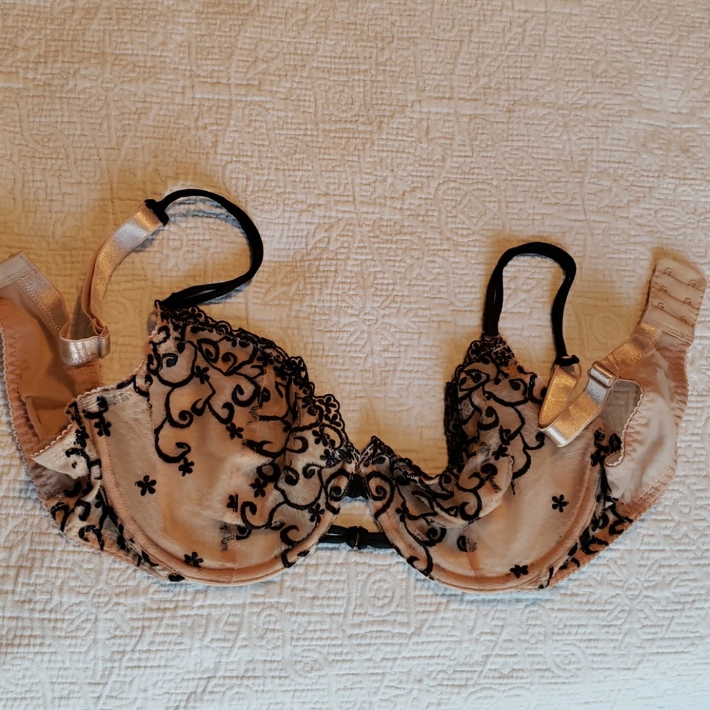 NWOT Victoria's secret nude color embroidered bra